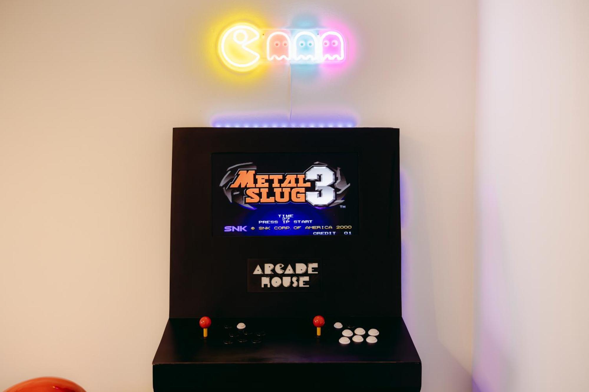 Arcade House Verona Fiera Netflix + Videogame Zewnętrze zdjęcie